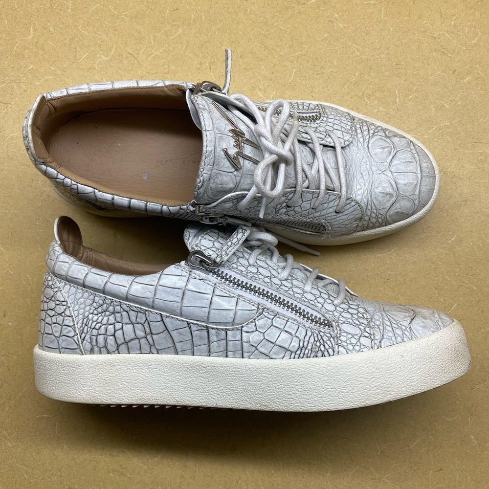 Giuseppe Zanotti - Picture 5 of 11
